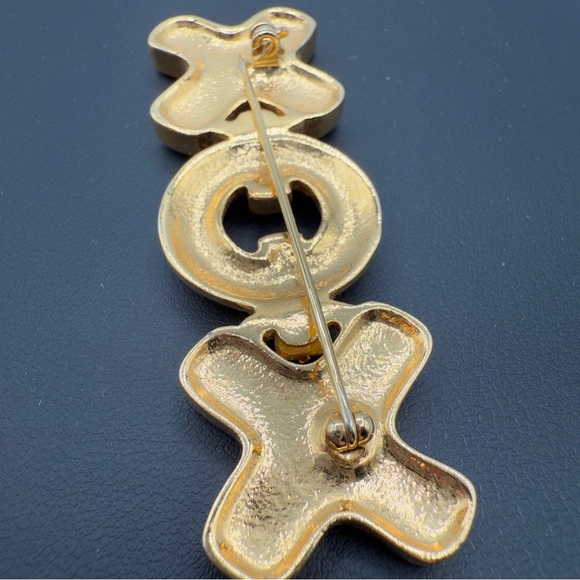 Pretty Black and Gold Tone XOX Hugs and Kisses Brooch - Picture 7 of 9